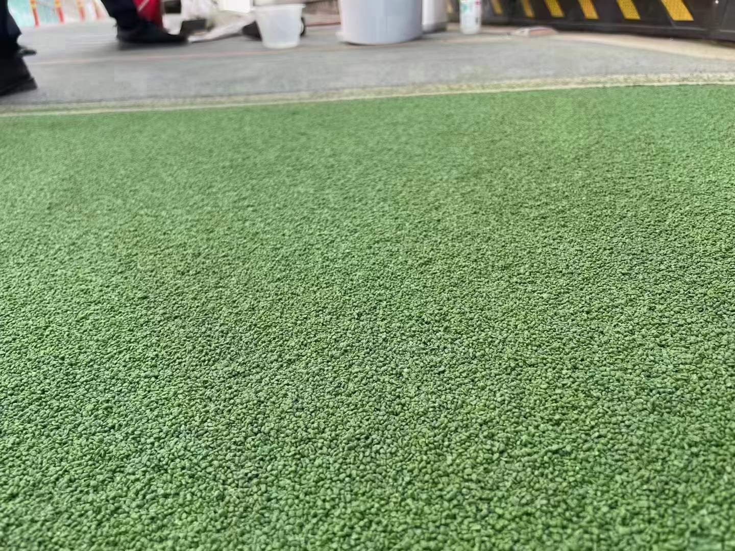陶瓷颗粒防滑路面.jpg