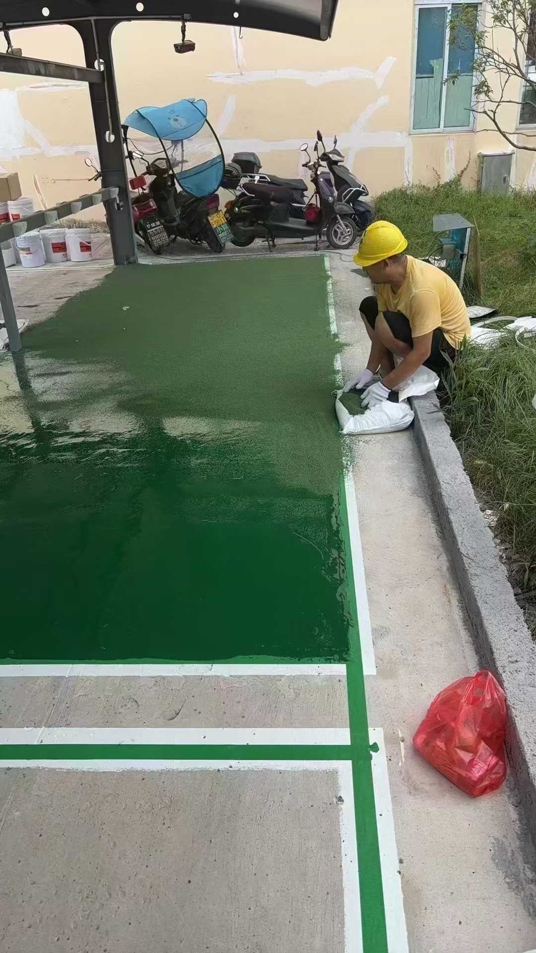 彩色陶瓷颗粒防滑路面胶的应用