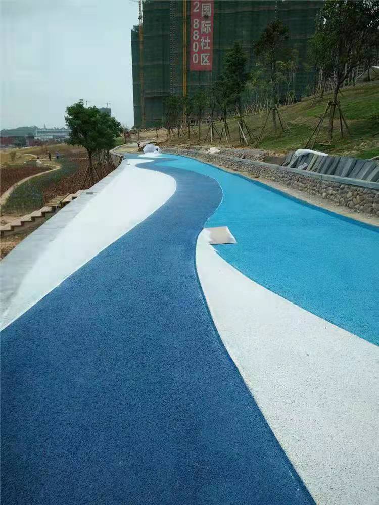 海蓝色，天空蓝色透水混凝土混色搭配案例.jpg