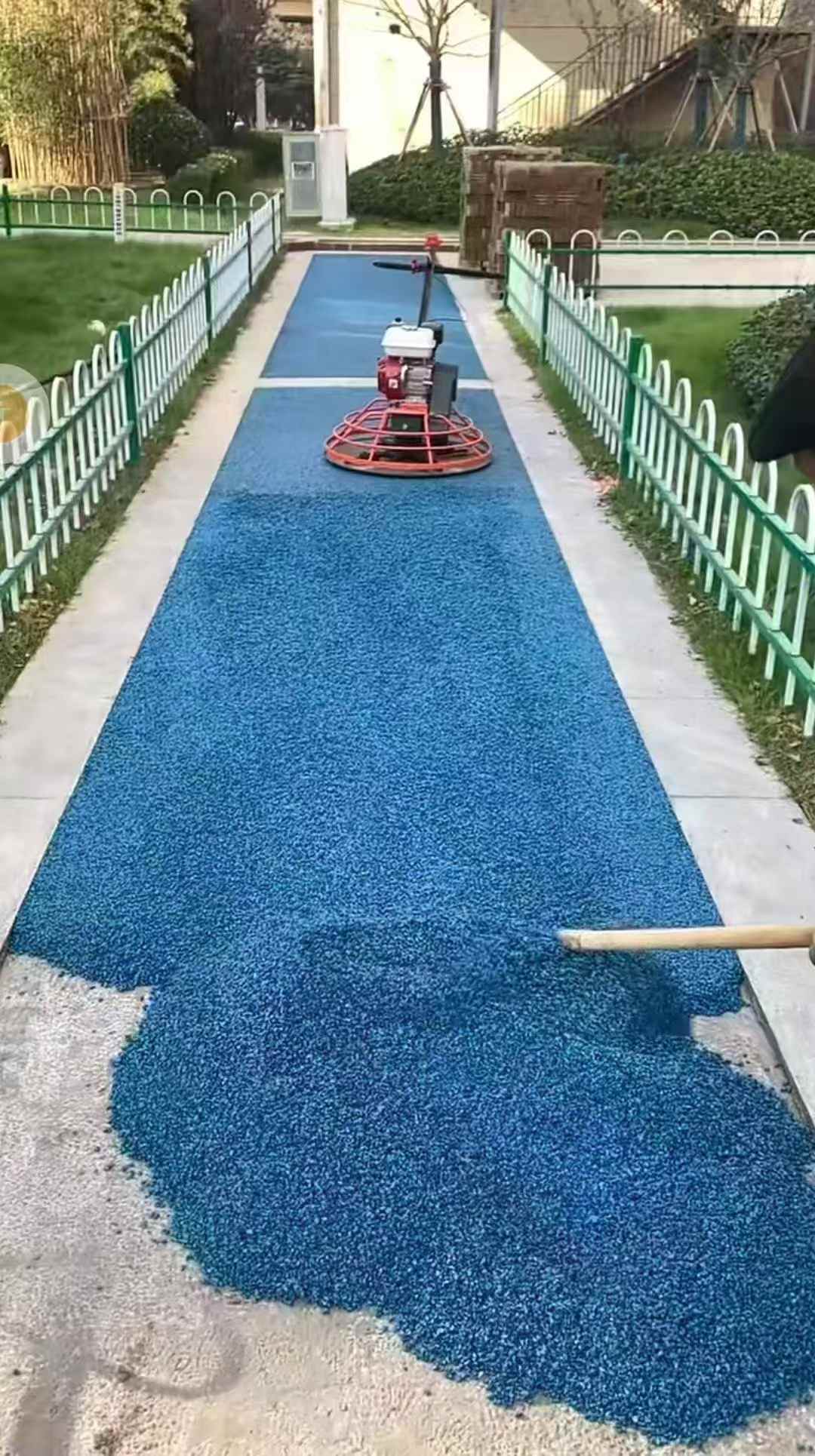 彩色透水沥青现场施工工艺现场照片251_574.jpg